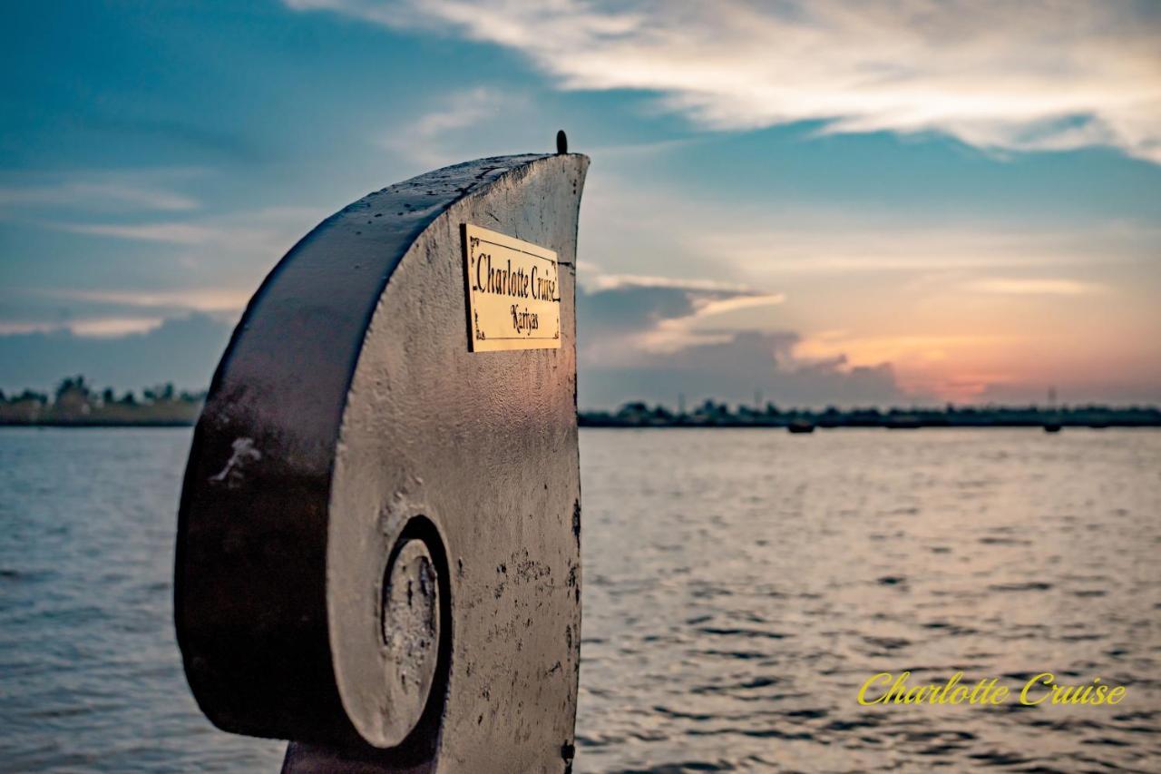 Отель Charlotte Cruise House Boat Alappuzha Экстерьер фото