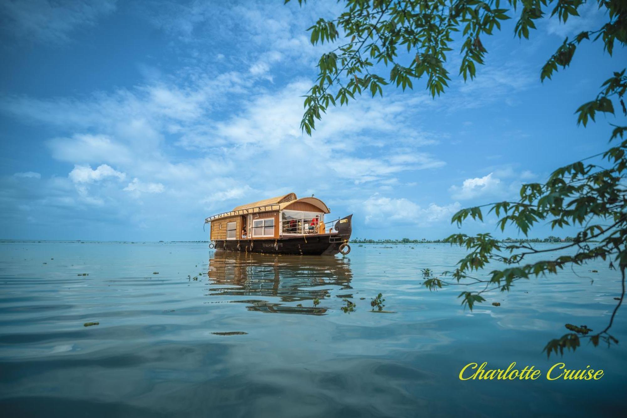 Отель Charlotte Cruise House Boat Alappuzha Экстерьер фото