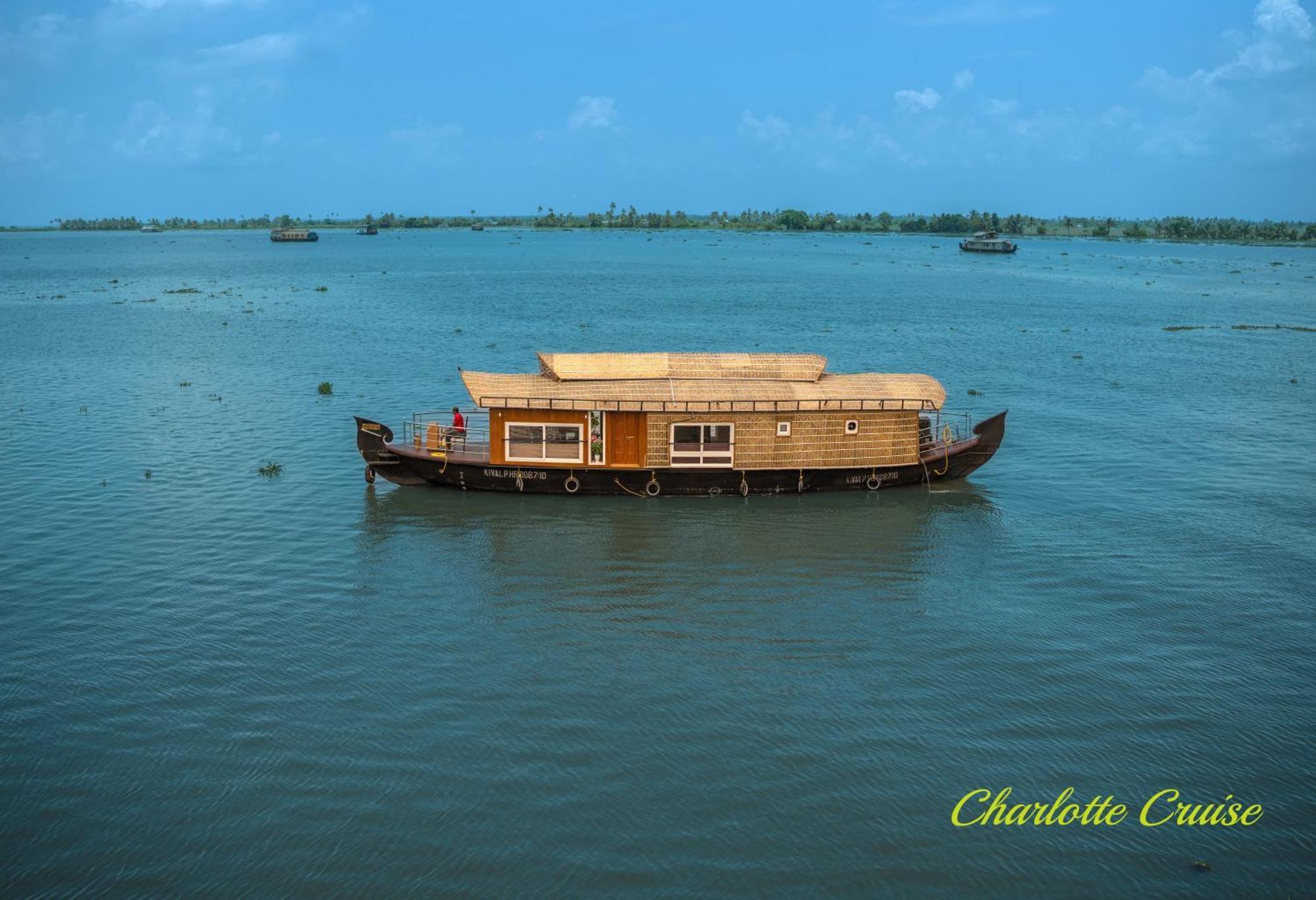 Отель Charlotte Cruise House Boat Alappuzha Экстерьер фото